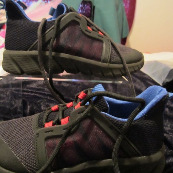 EUC Size 1  Sneakers - Picture 2 of 5
